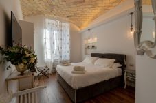 Rent by room in Rome - white suite 401