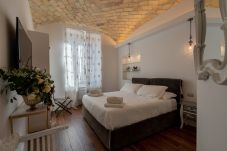 Rent by room in Rome - white suite 401