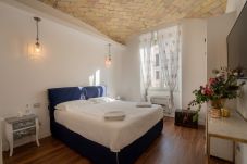 Rent by room in Rome - white suite 402