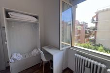 Rent by room in Rome - 20 camera matrimoniale con bagno  in comune 